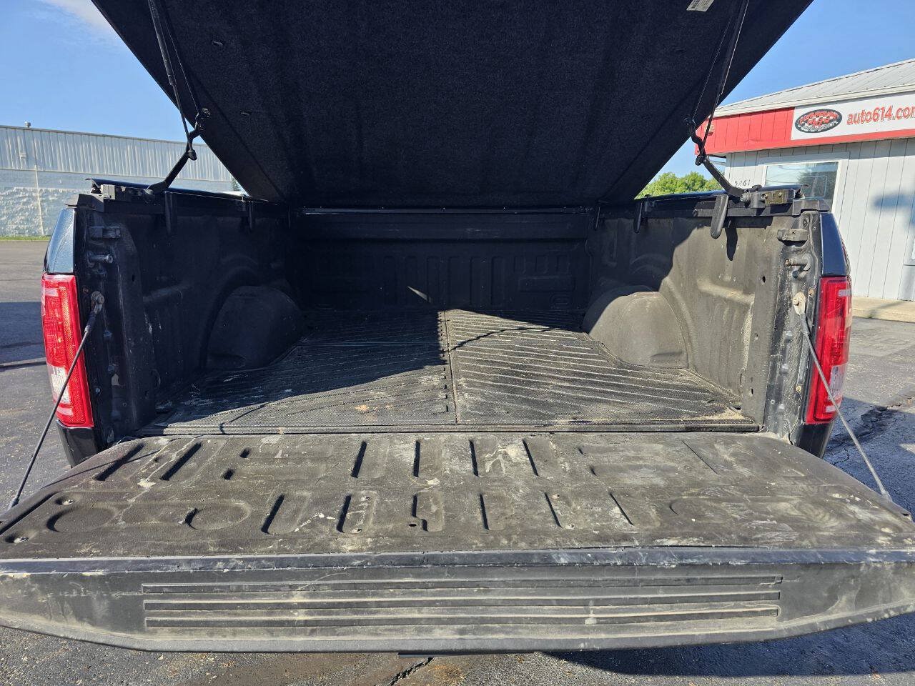 Used 2015 Ford F150 XLT AWD/4WD image 10