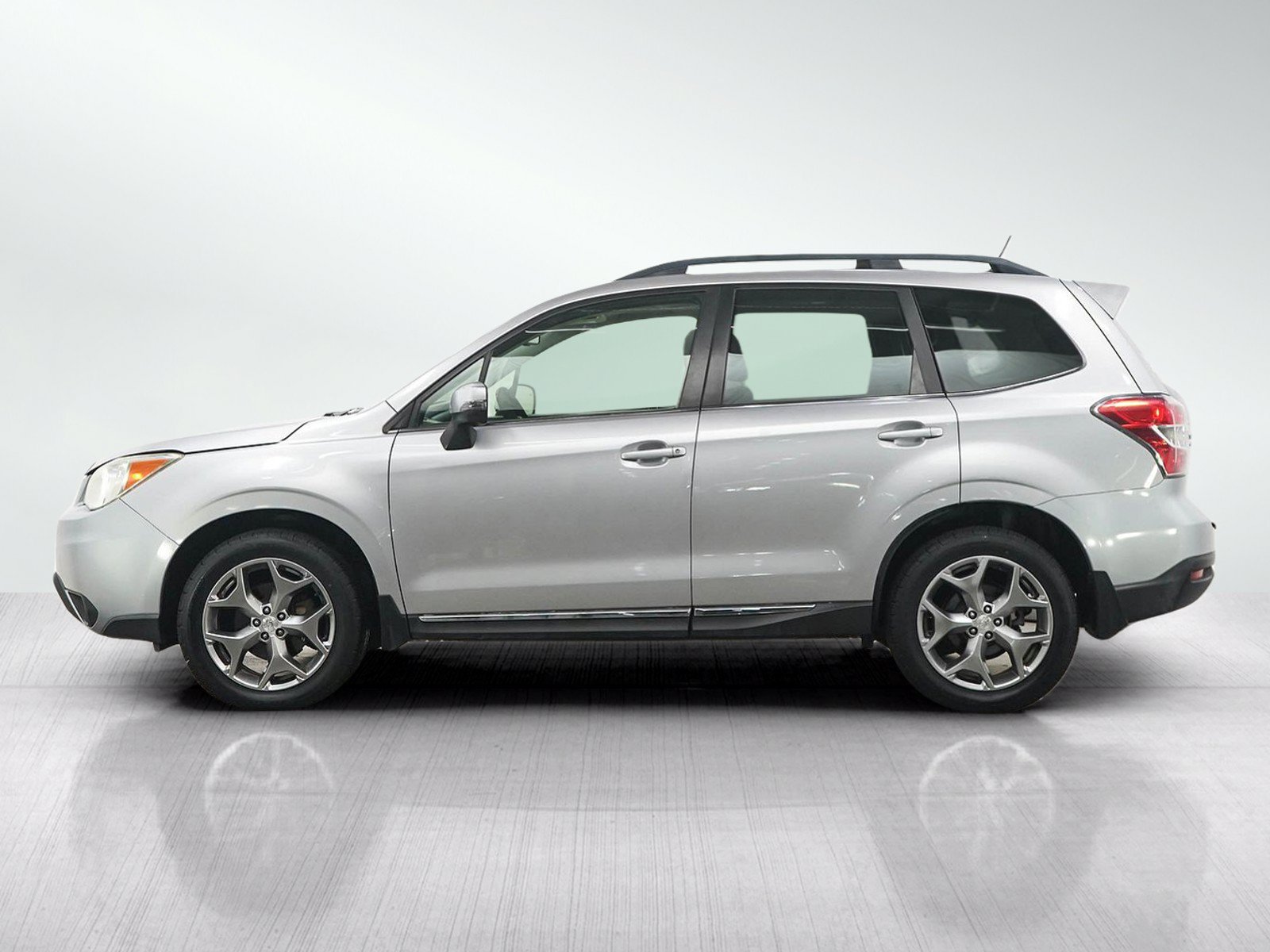 Used 2015 Subaru Forester 2.5i Touring w/ Eyesight & Navigation System AWD/4WD image 2