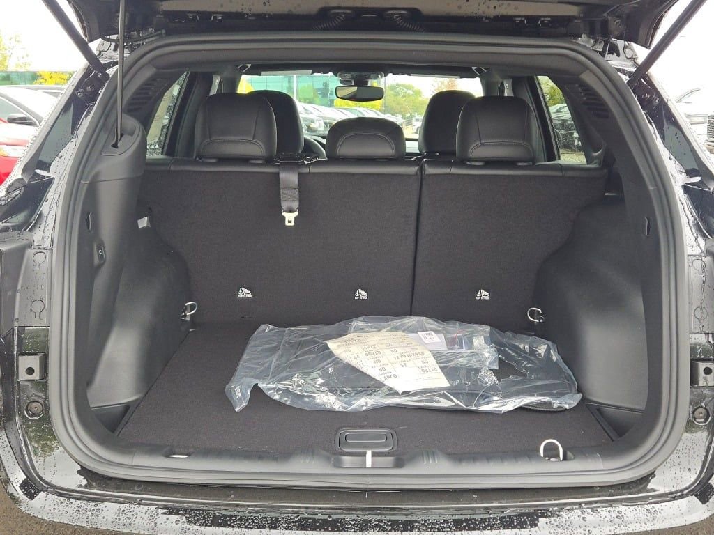 New 2026 Jeep Compass Limited w/ Limited Altitude Pack image 16