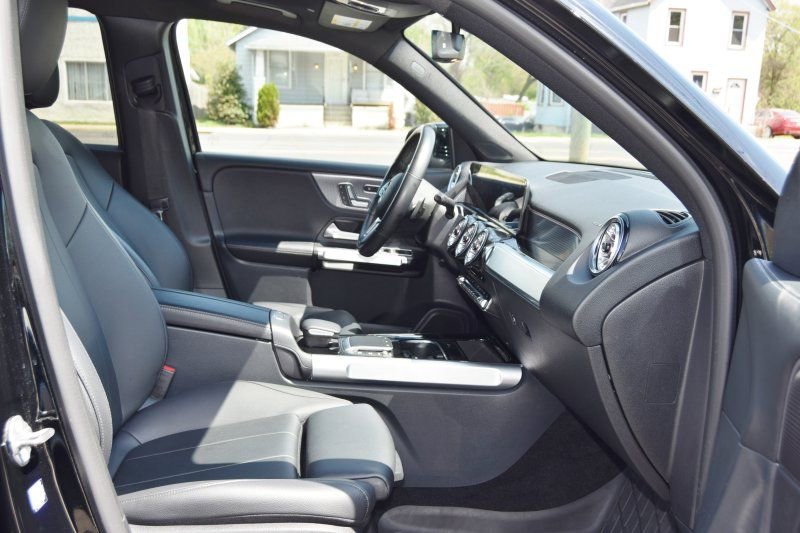 Used 2022 Mercedes-Benz GLB 250 4MATIC w/ Premium Package Lite image 24