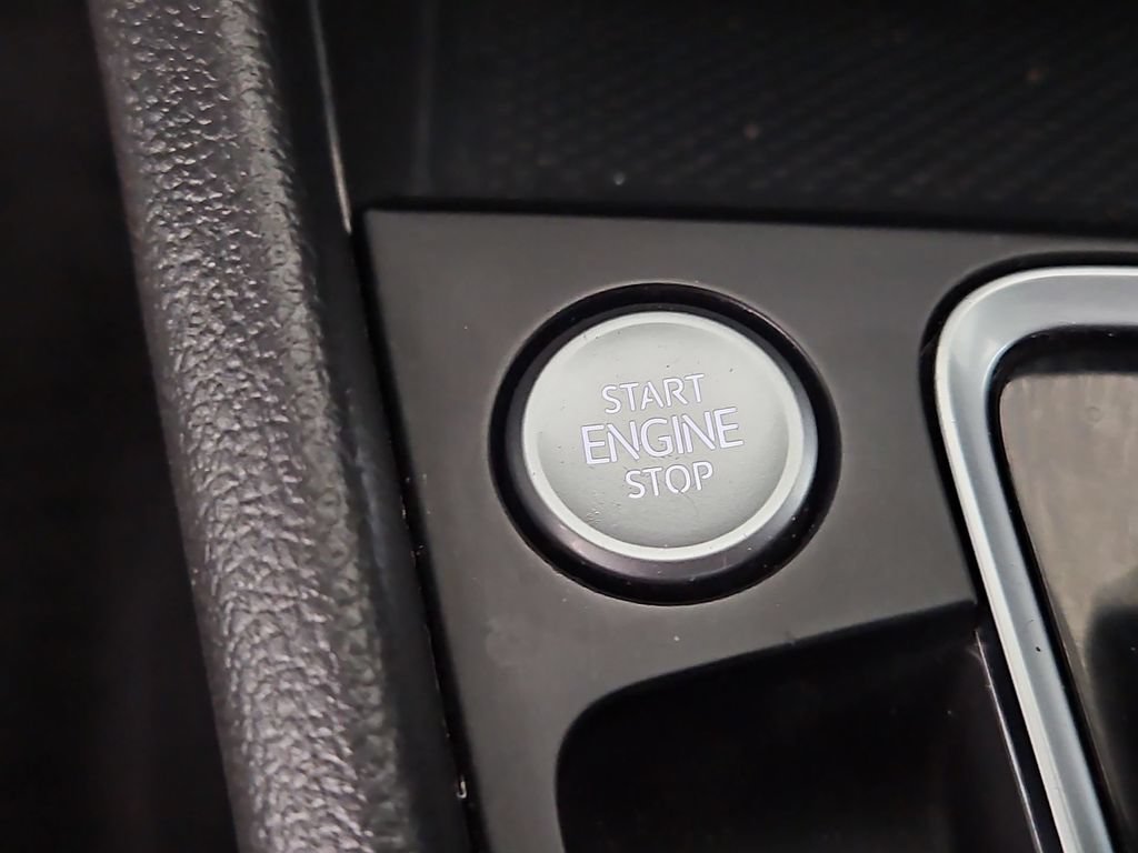 Used 2019 Volkswagen Jetta R-Line w/ R-Line Cold Weather Package FWD image 23