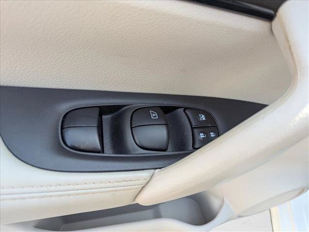 Used 2022 Nissan Rogue Sport SV AWD/4WD image 10
