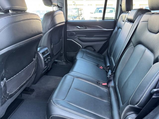 Used 2023 Jeep Grand Cherokee Limited w/ Black Appearance Package AWD/4WD image 27