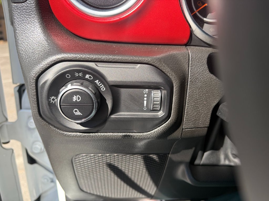 Used 2023 Jeep Gladiator Rubicon w/ LED Lighting Group AWD/4WD image 18