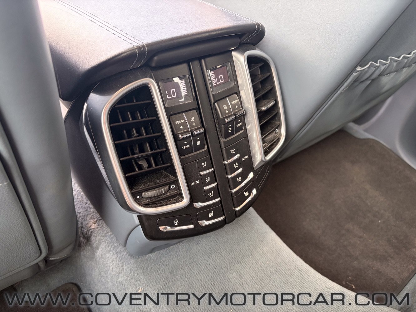 Used 2012 Porsche Cayenne Turbo AWD/4WD image 40