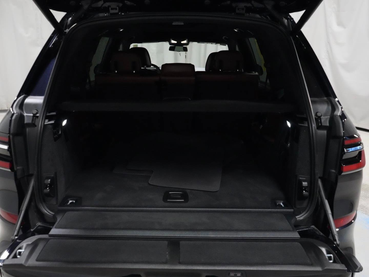 Certified 2023 BMW X7 M60i w/ Executive Package image 31