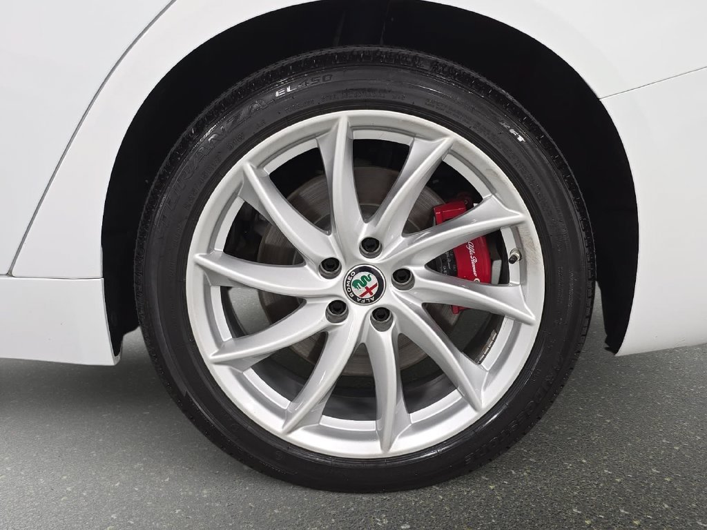 Used 2019 Alfa Romeo Giulia AWD image 27