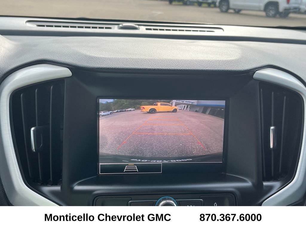 Used 2024 GMC Terrain SLE w/ Driver Convenience Package FWD image 17