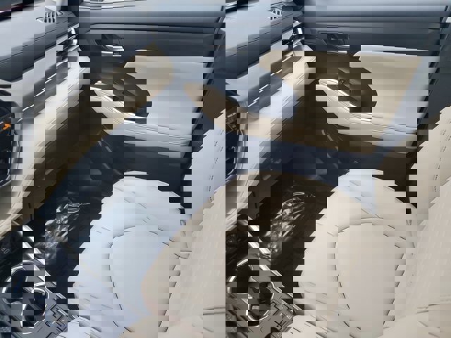 Used 2023 Toyota Highlander XLE image 9