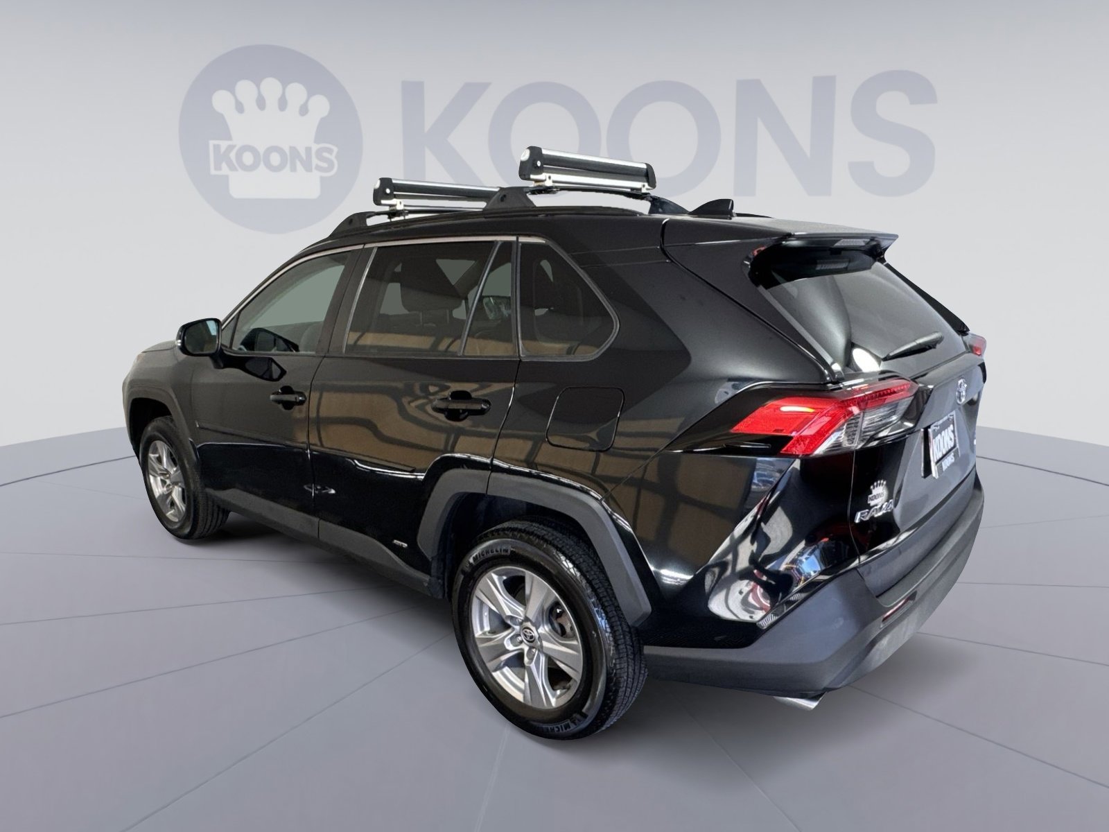 Used 2022 Toyota RAV4 XLE image 4