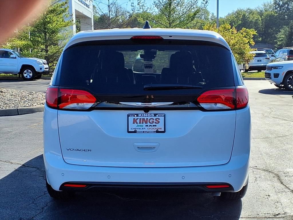 New 2026 Chrysler Voyager LX image 5