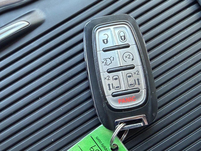 Used 2023 Chrysler Pacifica Touring-L FWD image 47