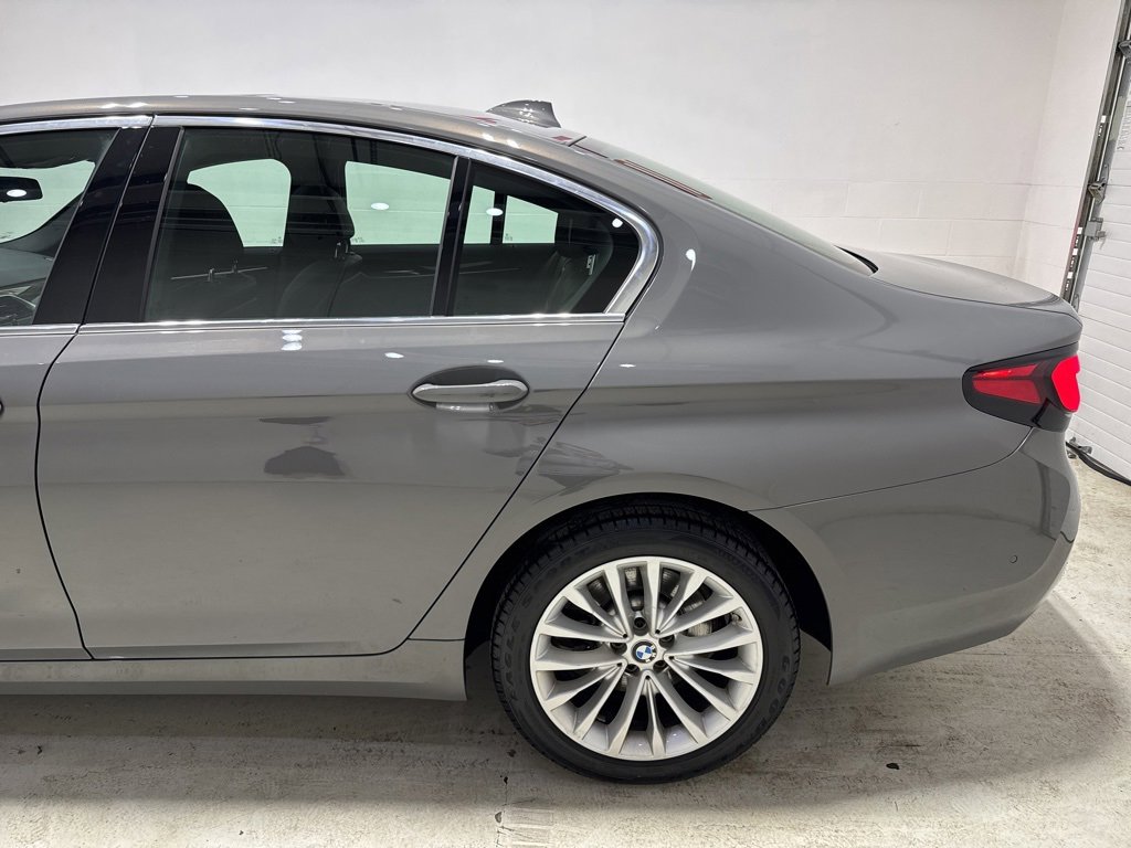 Used 2022 BMW 530i xDrive w/ Premium Package image 6
