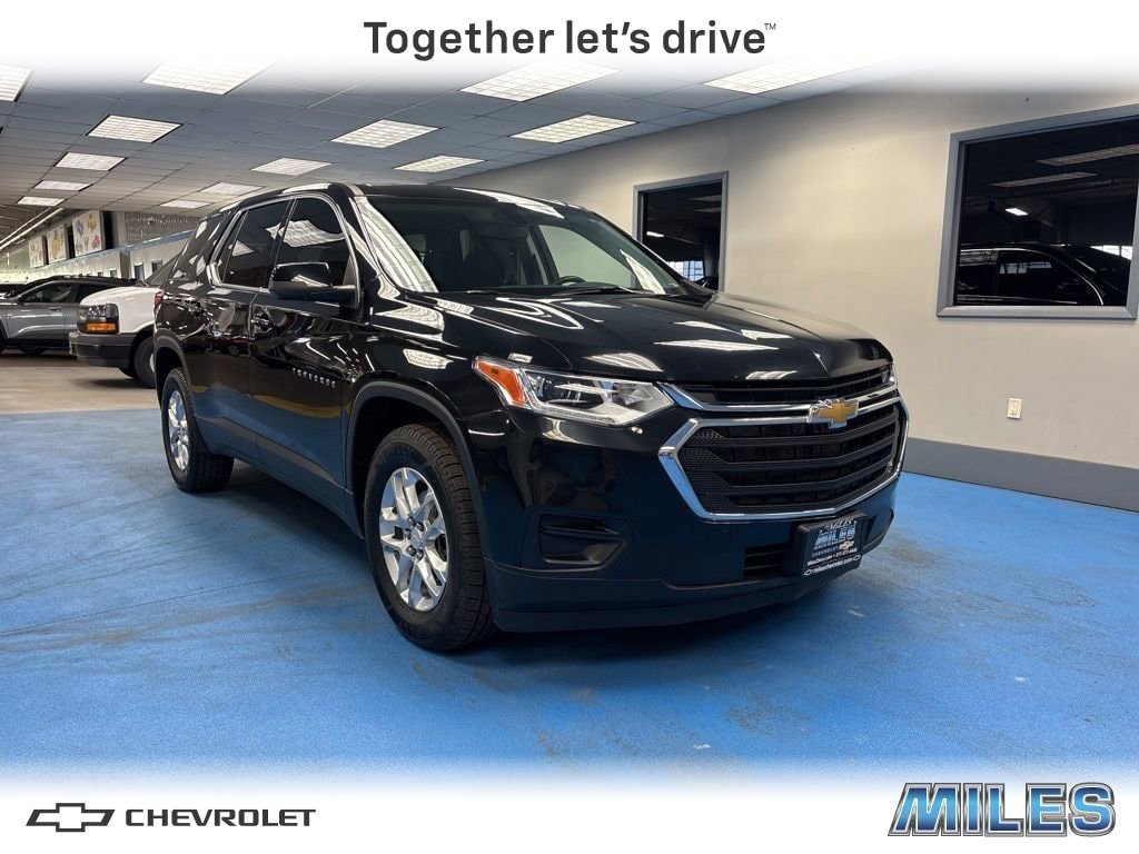 Used 2021 Chevrolet Traverse LS image 1