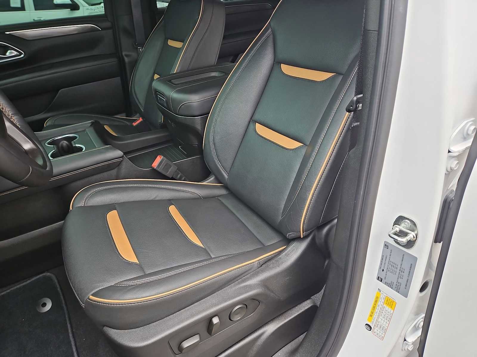 Certified 2023 GMC Yukon XL AT4 w/ Max Trailering Package AWD/4WD image 17