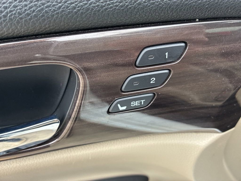 Used 2017 Honda Accord Touring image 11