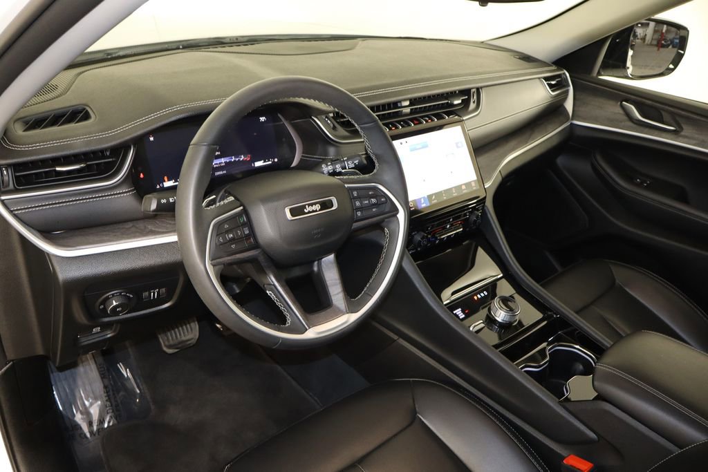 Used 2023 Jeep Grand Cherokee Limited AWD/4WD image 27