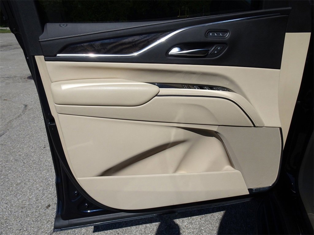 Used 2022 Cadillac Escalade ESV Premium Luxury image 13