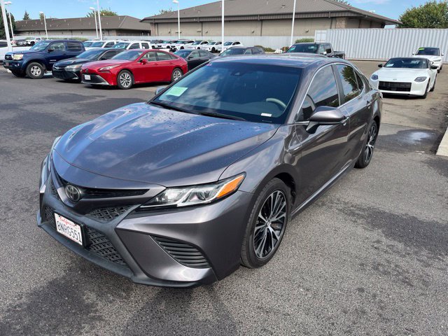 Used 2020 Toyota Camry SE w/ Carpet Mat Package