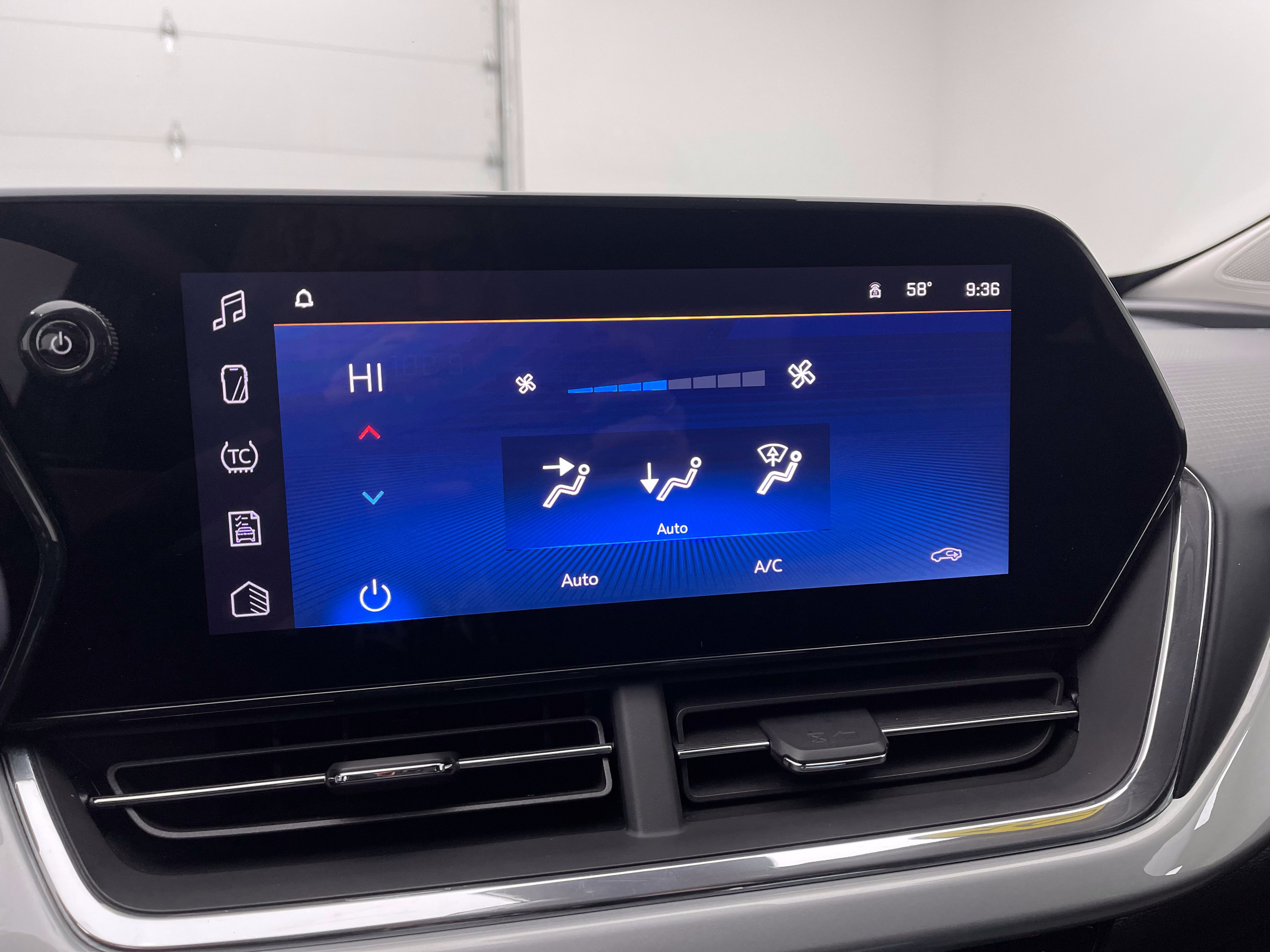 Used 2025 Chevrolet Trax LT FWD image 23