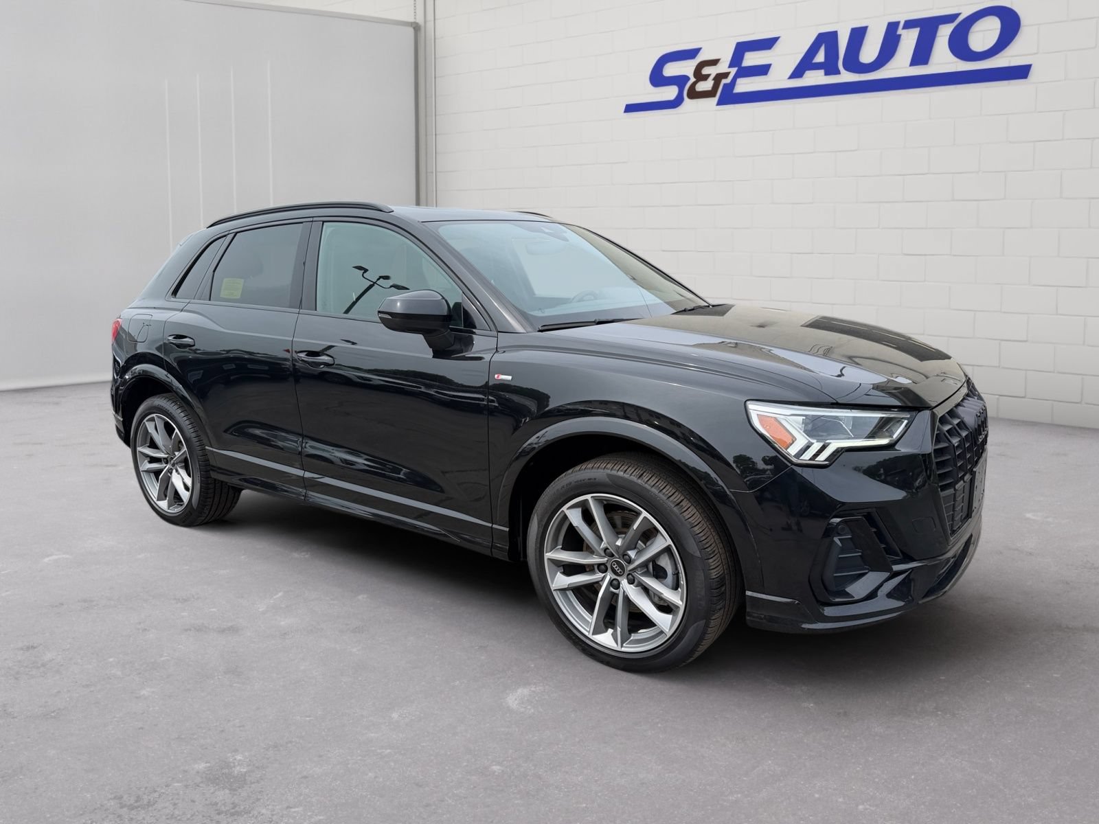 Used 2023 Audi Q3 2.0T Premium Plus w/ Premium Plus Package AWD/4WD image 6