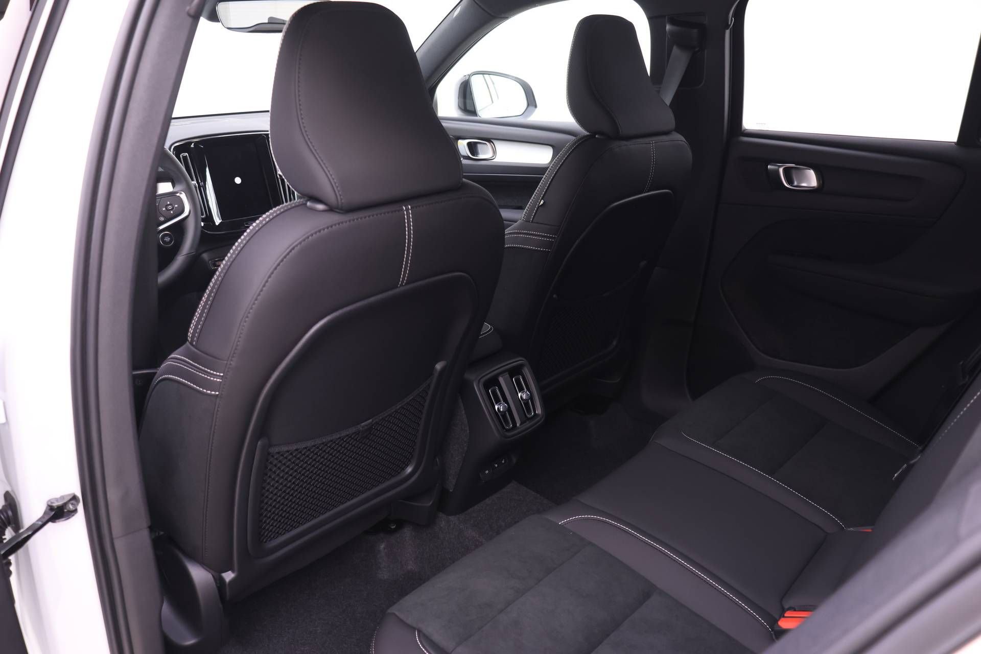 New 2026 Volvo XC40 B5 Ultra w/ Climate Package AWD/4WD image 13
