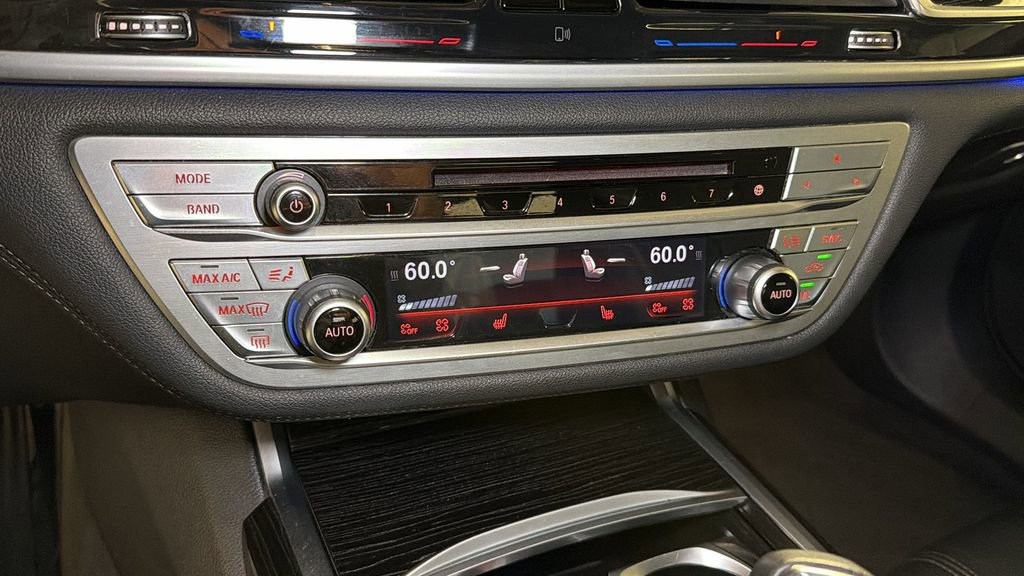 Used 2017 BMW 740e xDrive image 28