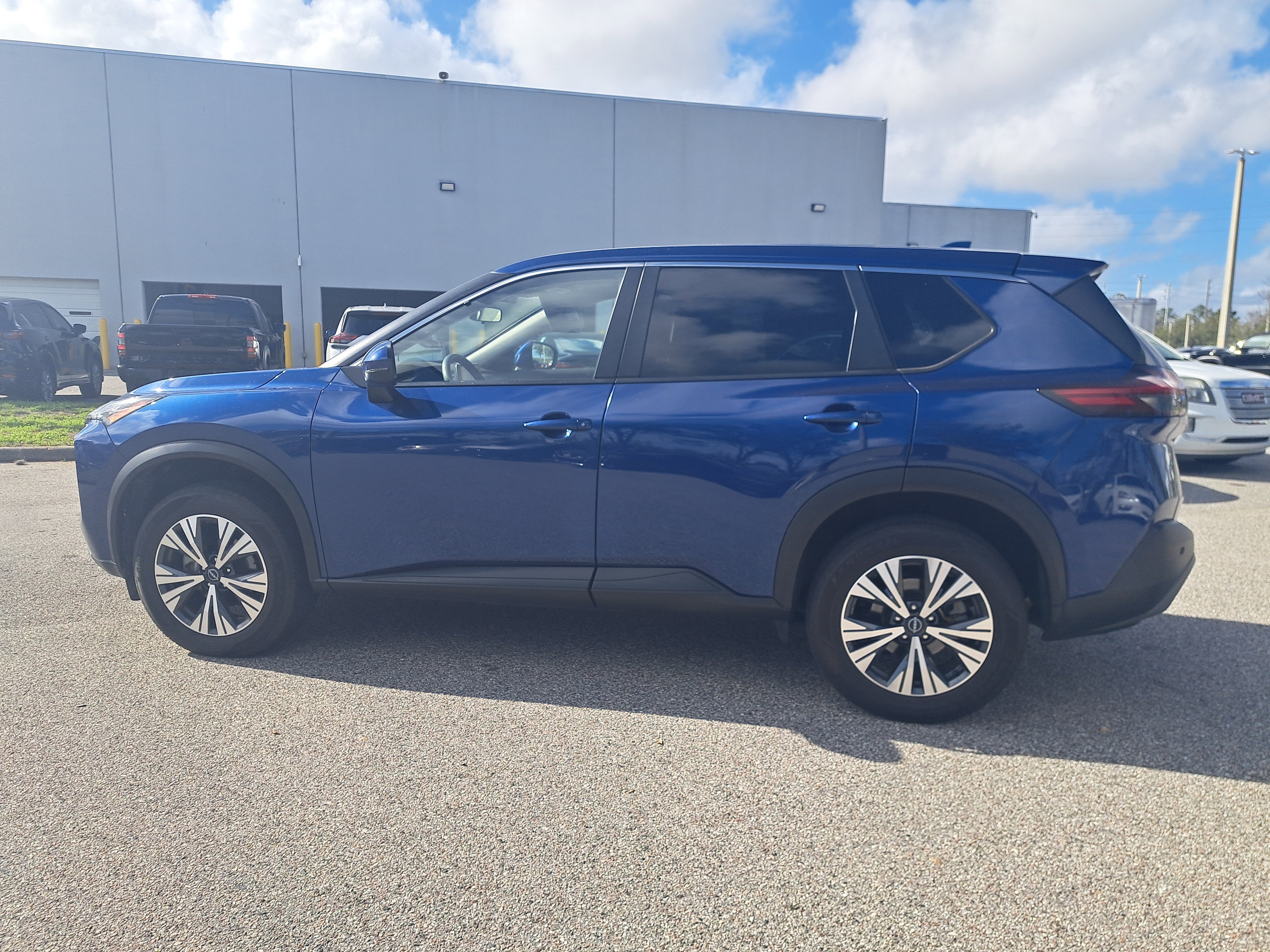Certified 2023 Nissan Rogue SV image 7