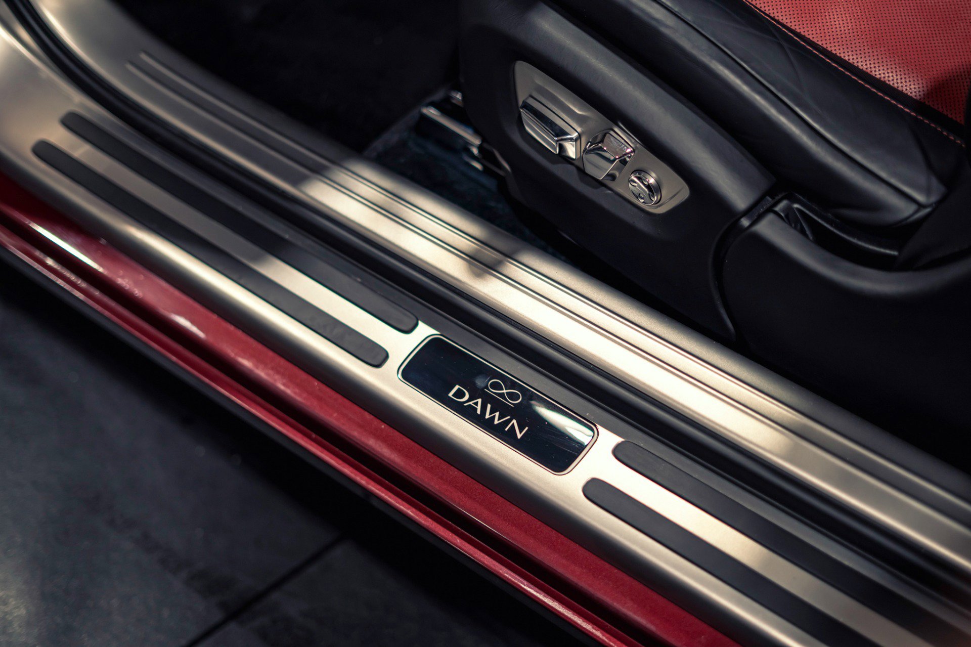 Used 2019 Rolls-Royce Dawn image 12