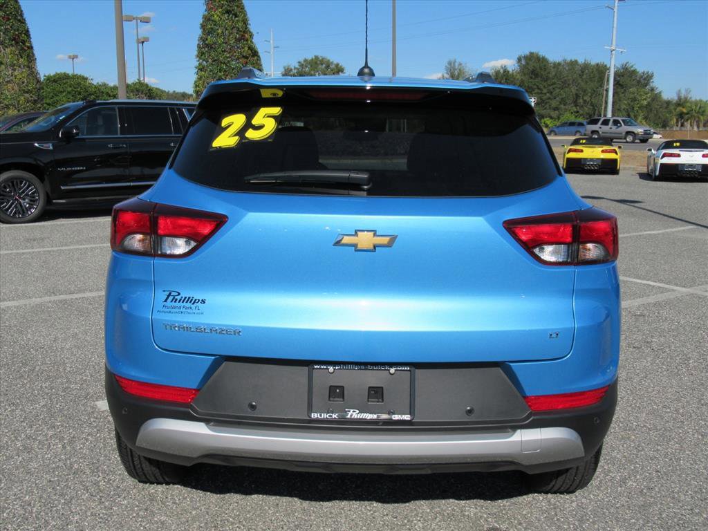 Used 2025 Chevrolet TrailBlazer LT w/ Driver Confidence Package image 5