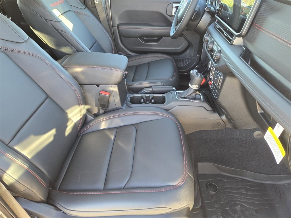 Used 2025 Jeep Wrangler Unlimited Rubicon w/ Technology Group image 16