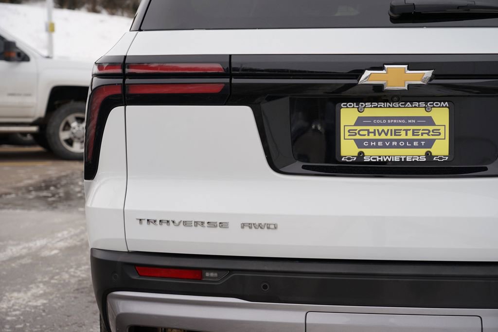 Used 2025 Chevrolet Traverse LT image 10