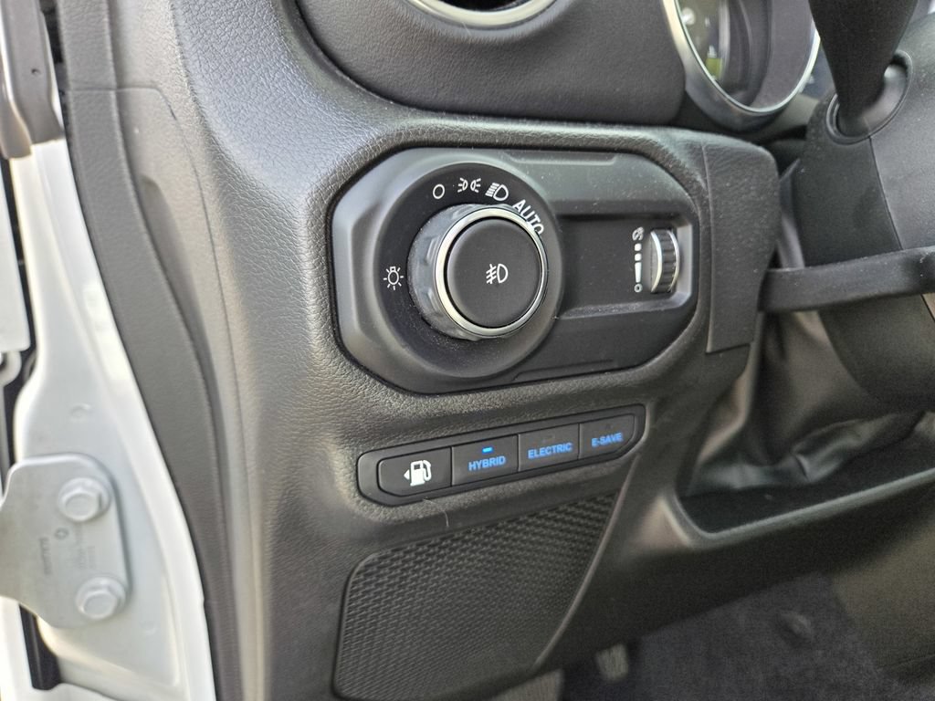 Used 2023 Jeep Wrangler Unlimited Sahara AWD/4WD image 16