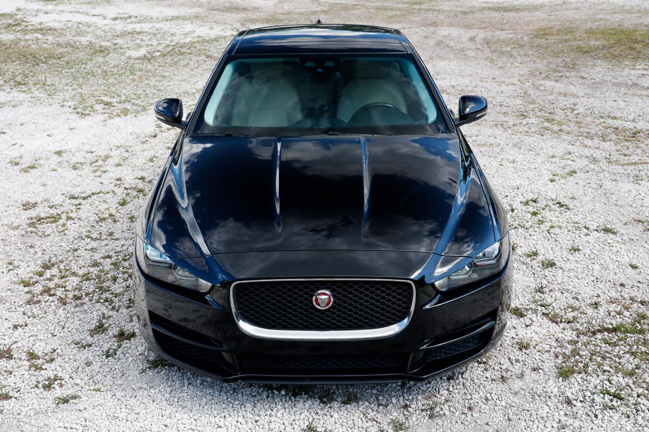 Used 2018 Jaguar XE Premium RWD image 17