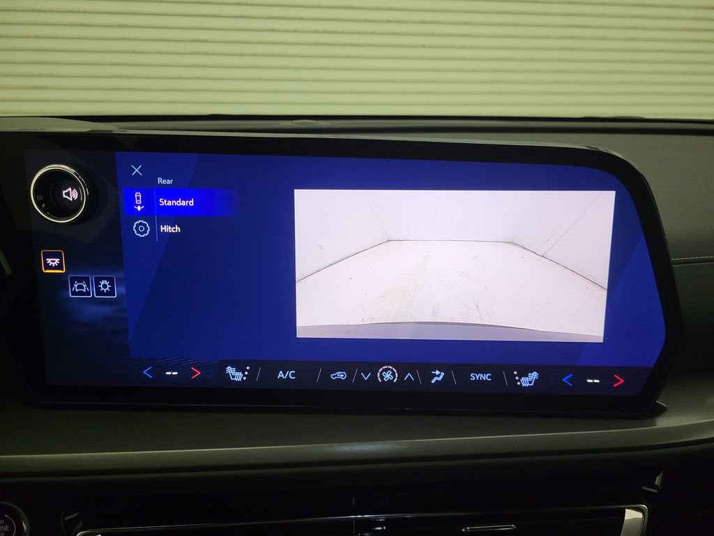 New 2026 Chevrolet Traverse LT w/ LPO, Floor Liner Package image 9