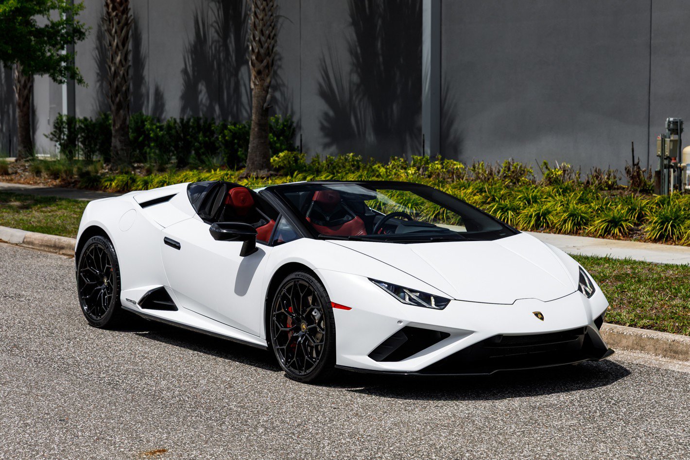 Used 2021 Lamborghini Huracan EVO image 1