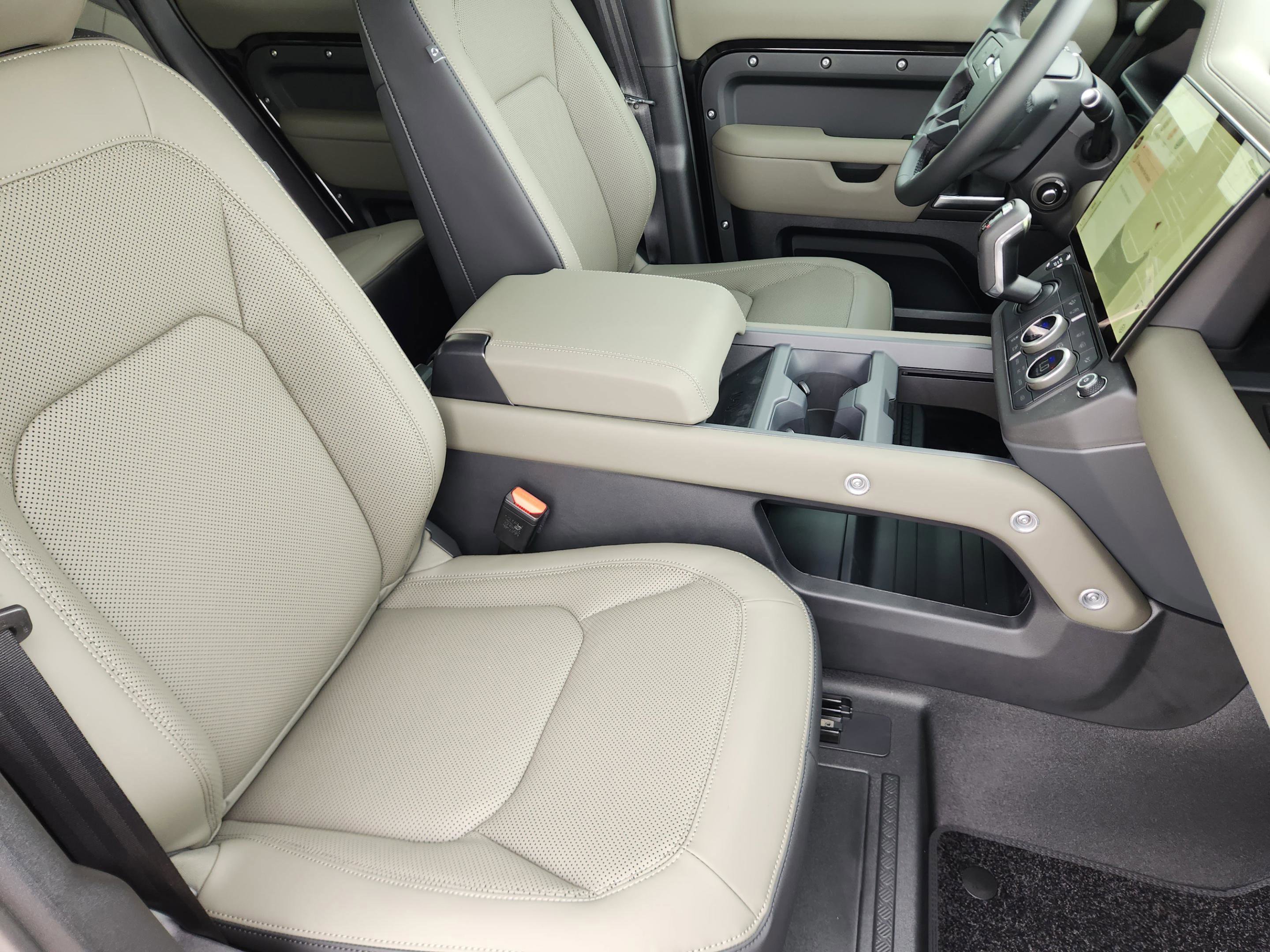 New 2026 Land Rover Defender 110 S AWD/4WD image 9