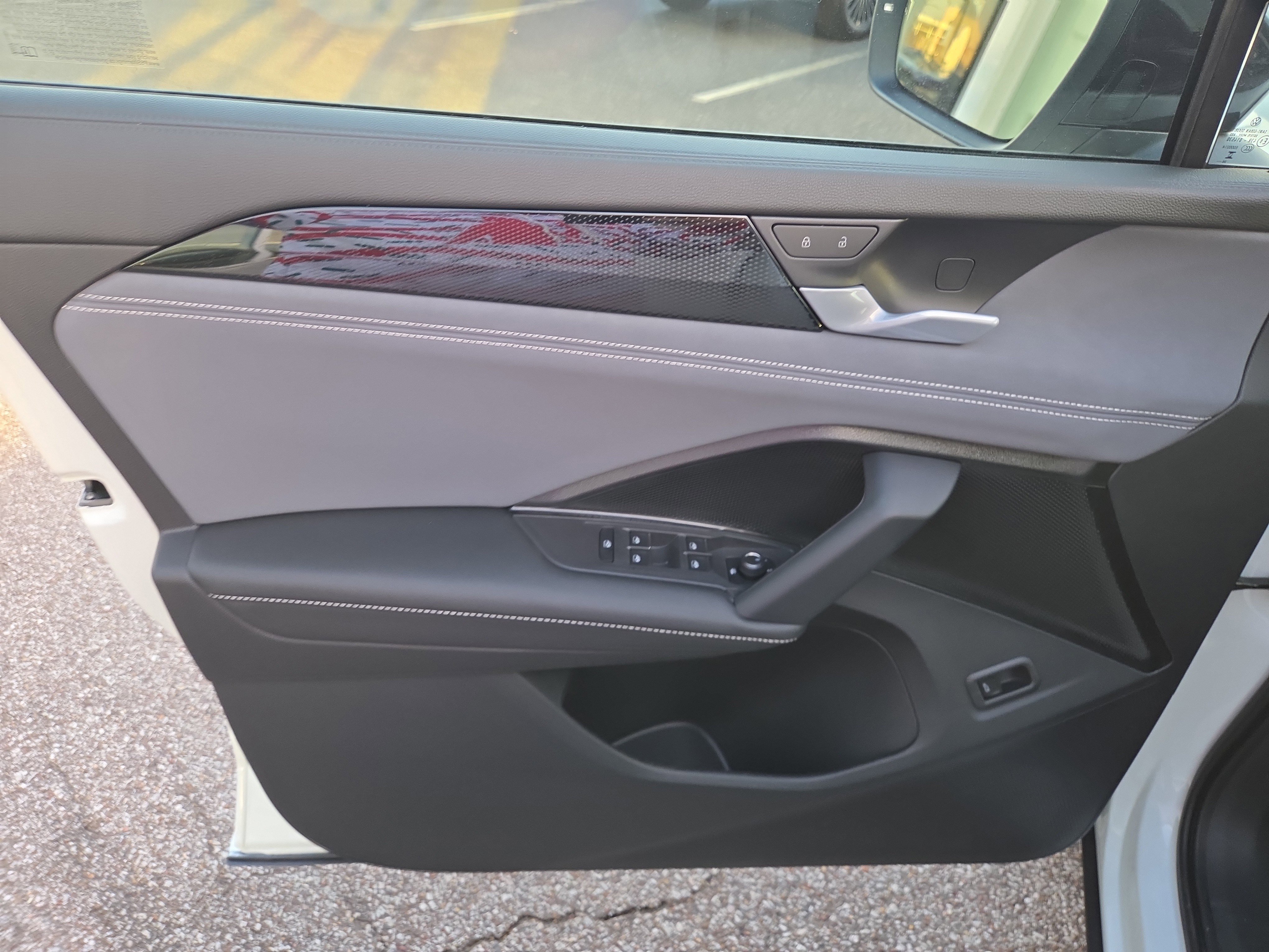 New 2026 Volkswagen Tiguan SE R-Line image 5