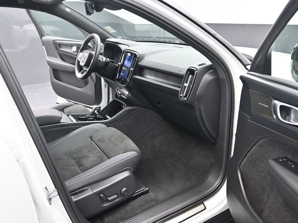 Used 2023 Volvo XC40 Recharge Ultimate w/ Protection Package Premier image 17