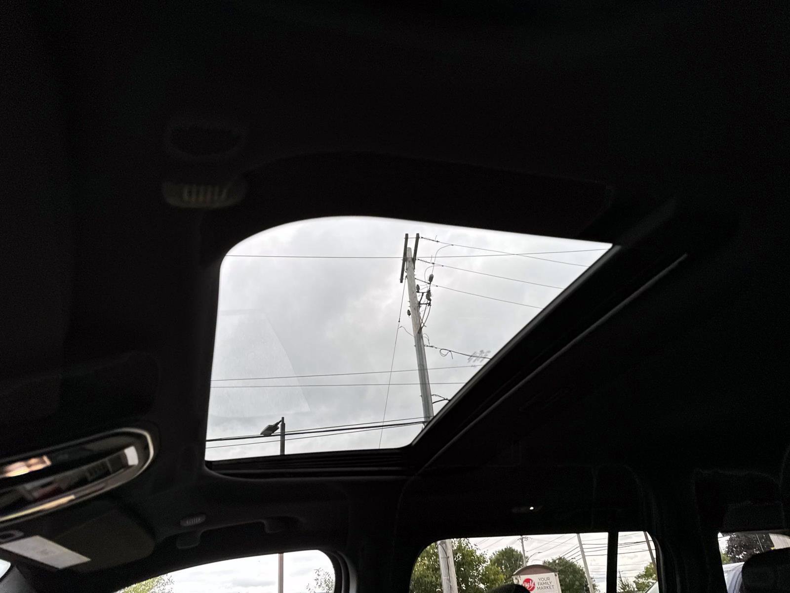 Used 2025 Jeep Grand Cherokee Laredo X image 14