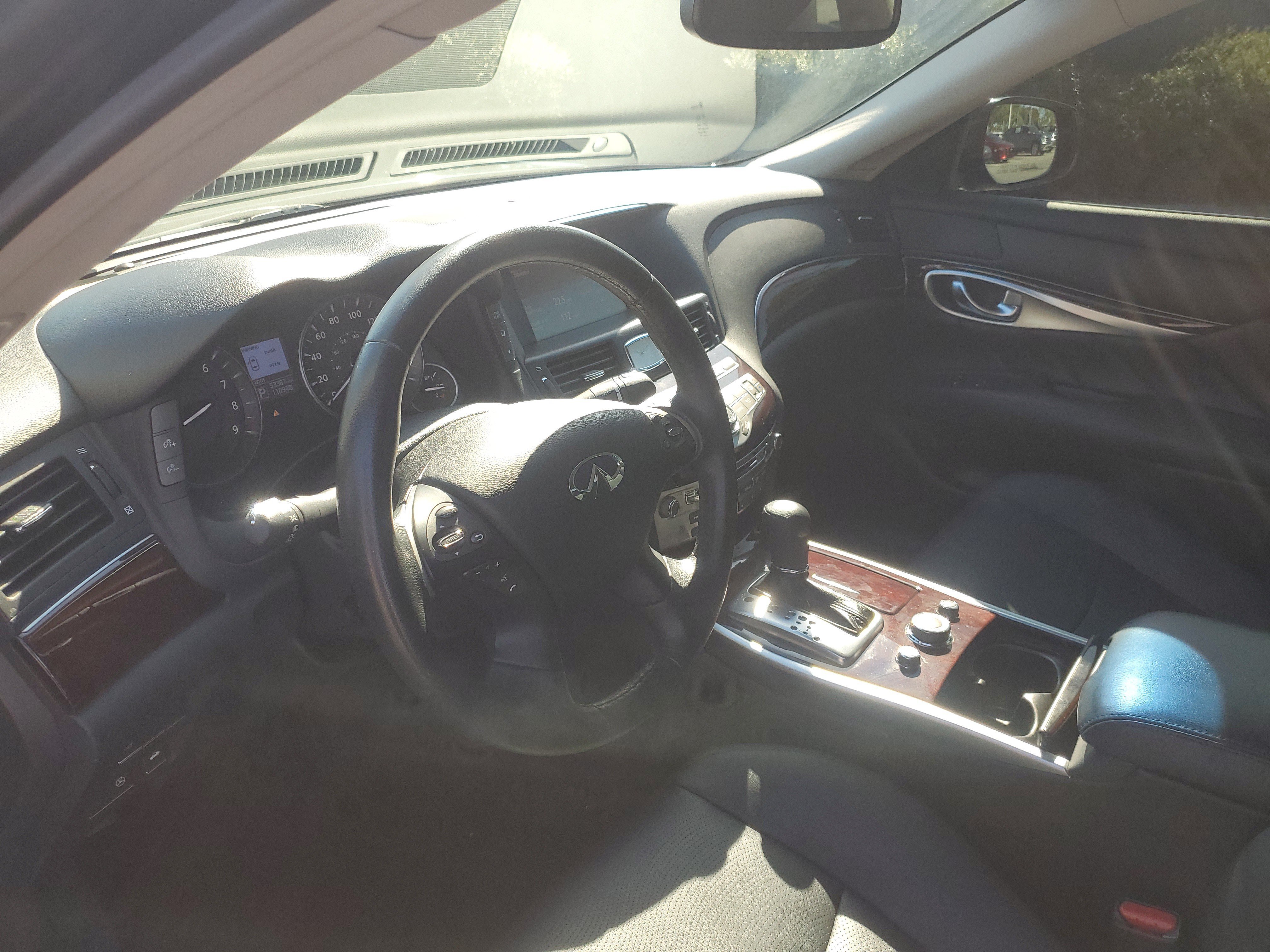 Used 2015 INFINITI Q70 3.7 RWD image 13