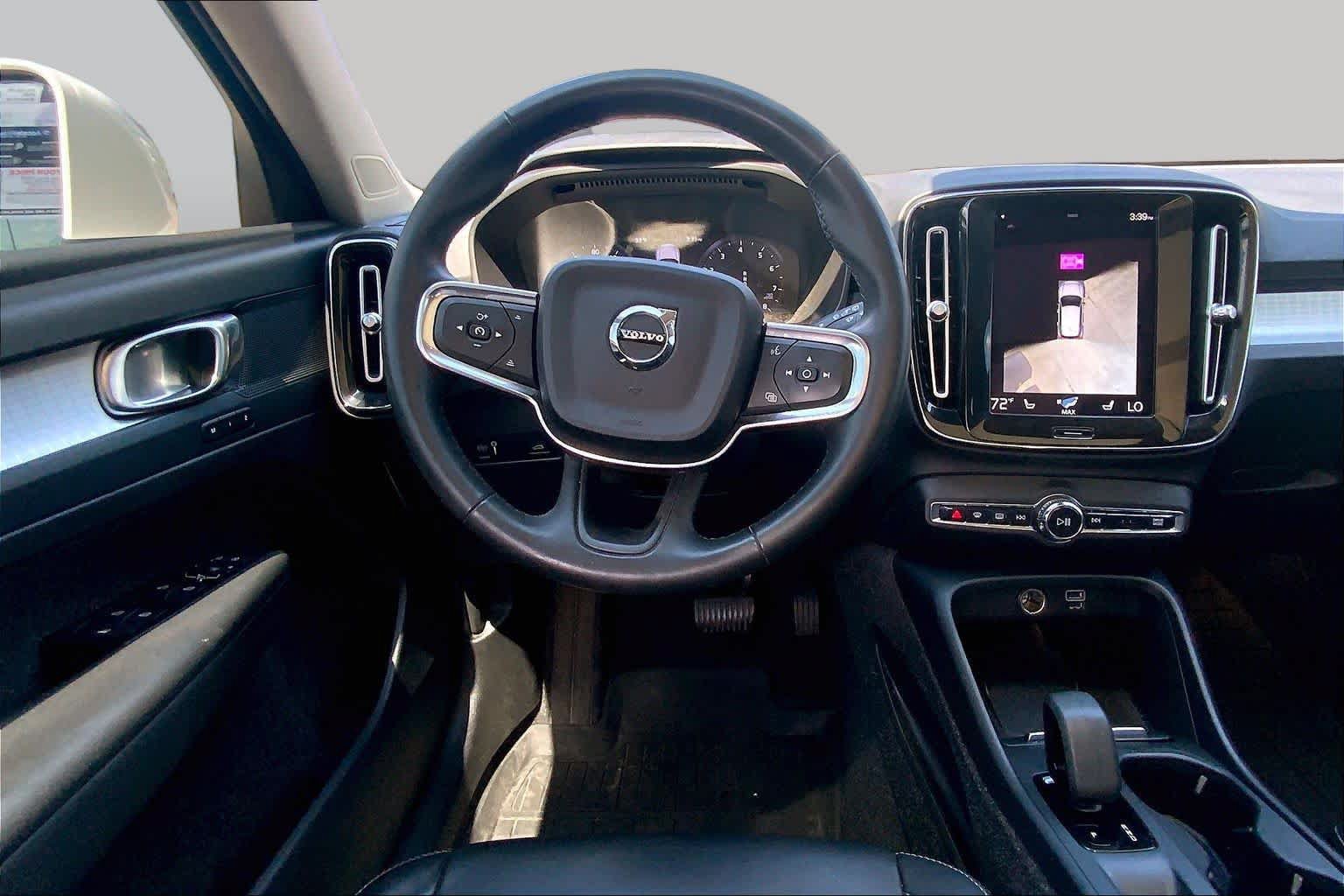 Used 2022 Volvo XC40 T5 Momentum AWD/4WD image 6