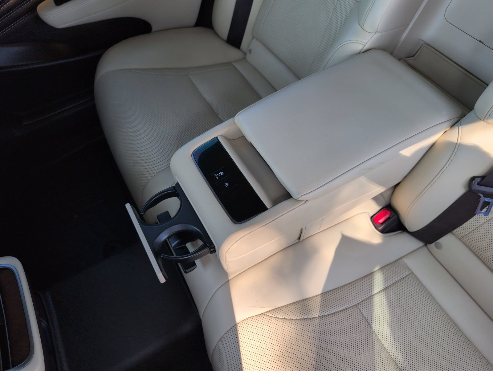 Certified 2020 Lexus LS 500 w/ Accessory Package (Z2) RWD image 19