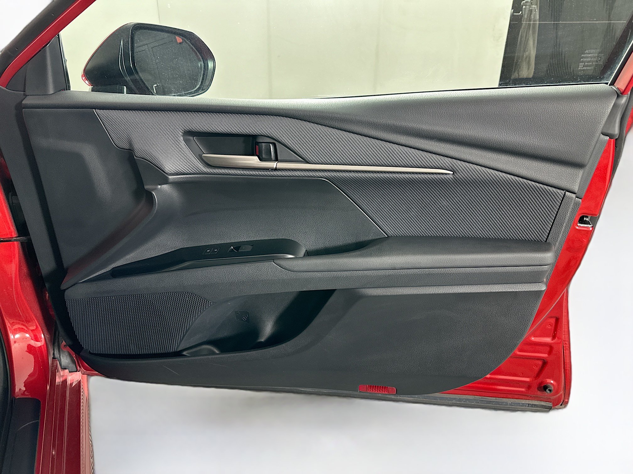 Used 2025 Toyota Camry SE FWD image 30