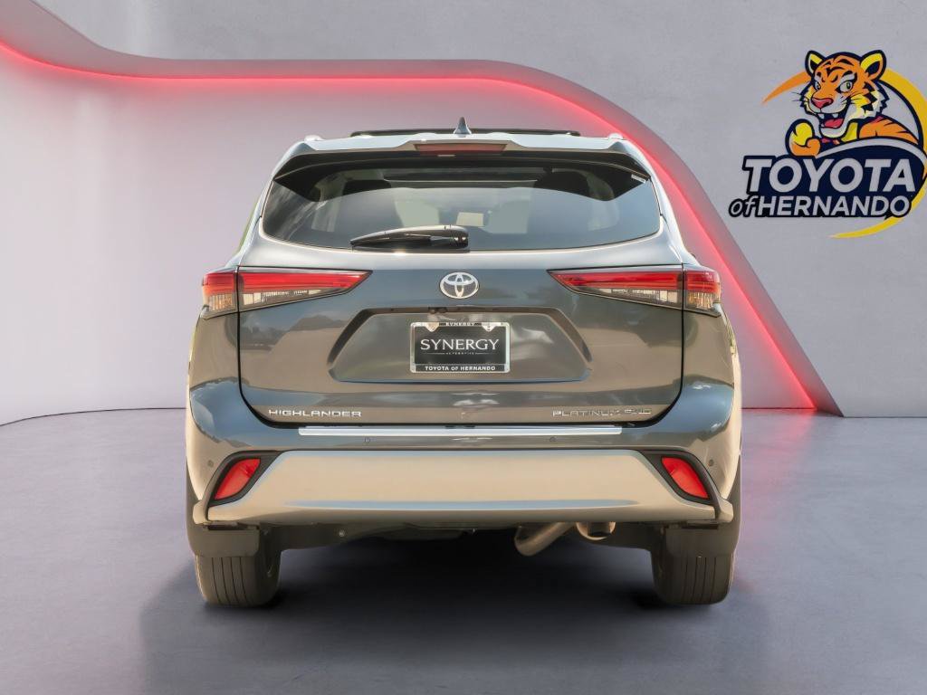 Used 2023 Toyota Highlander Platinum AWD/4WD image 6