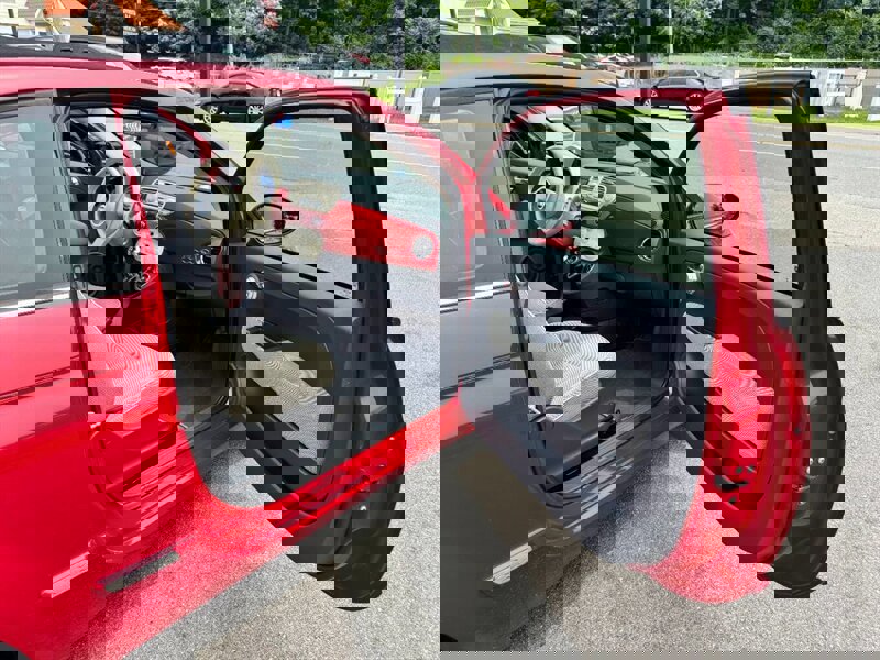 Used 2013 FIAT 500 Lounge image 30