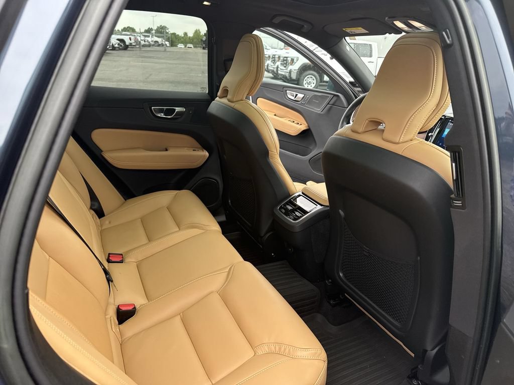Used 2023 Volvo XC60 B5 Ultimate w/ Climate Package FWD image 34