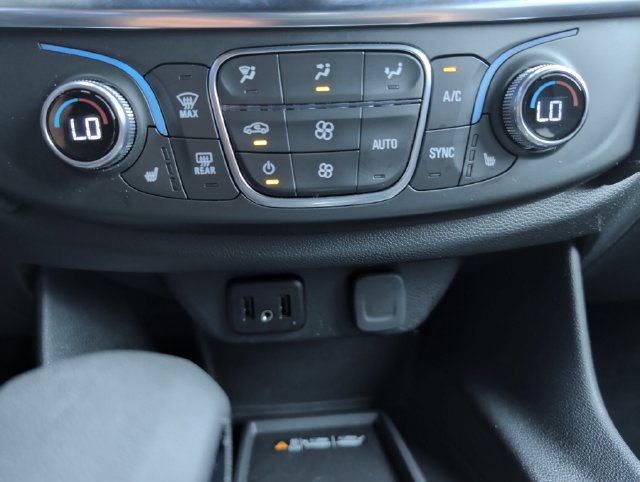 Used 2023 Chevrolet Traverse LT FWD image 19