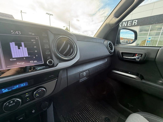 Used 2022 Toyota Tacoma TRD Sport w/ Technology Package AWD/4WD image 32