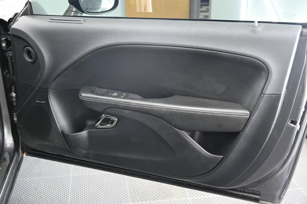Used 2015 Dodge Challenger SRT Hellcat RWD image 19
